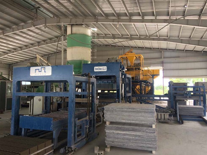 Dây chuyền làm gạch DmCline D12.2 đang hoạt động tại nhà máy cty Hà Liên Dây chuyền làm gạch DmCline D12.2 đang hoạt động tại nhà máy cty Hà Liên